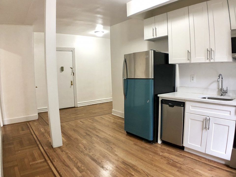2nd image of 221 Linden Blvd APT B25