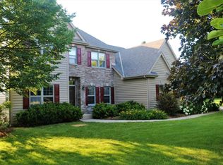 W311N4981 Old Steeple Ct, Hartland, WI 53029