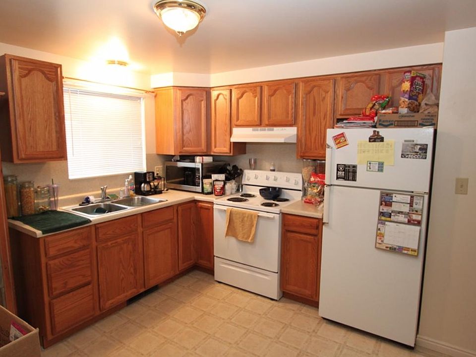 2nd image of 383 N Main St