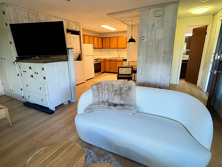 700 S Monarch St #207 — Photo 4