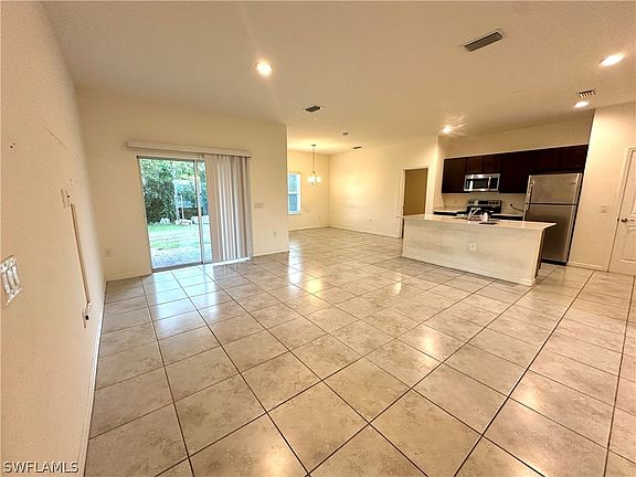 5th image of 759 Arundel Cir