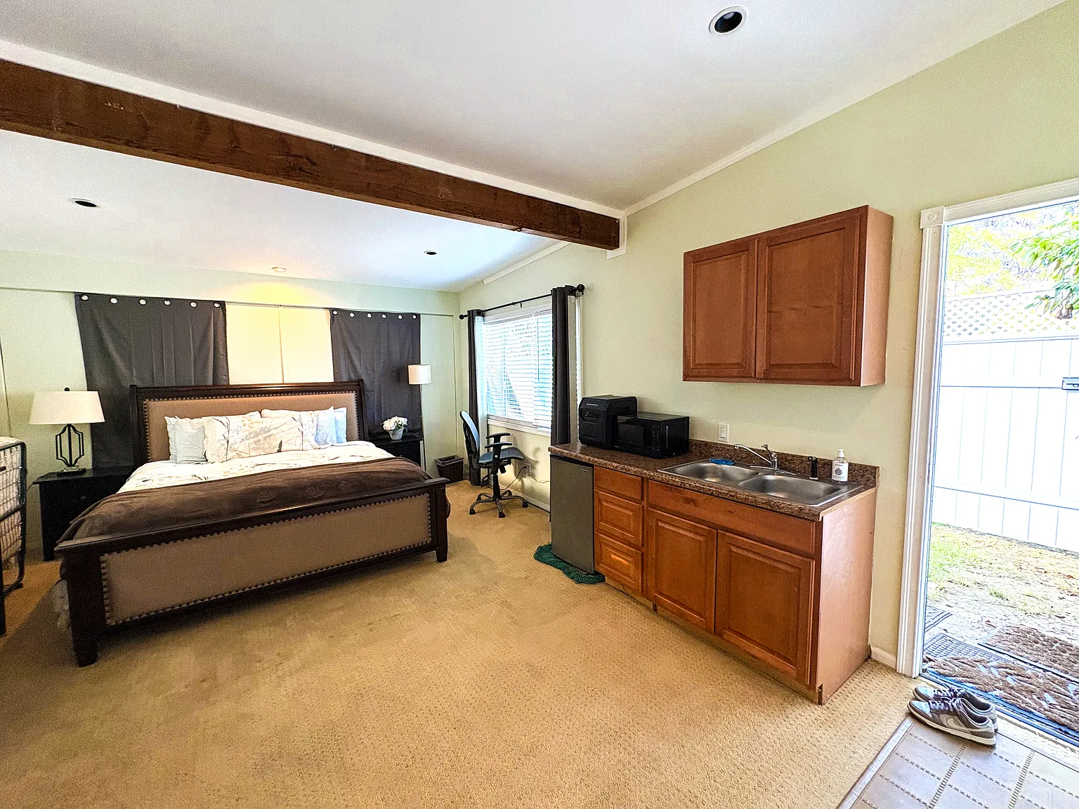 Studio, 400 sqft, $1,900 — Photo 1