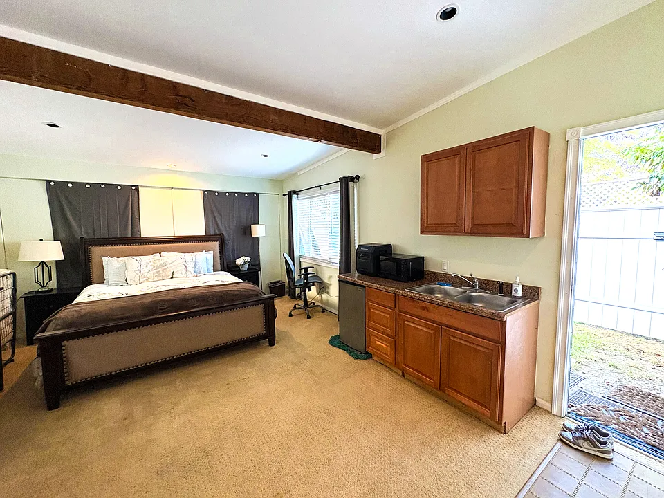 2137 Torrey Pines Rd
