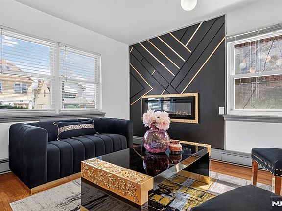 5th image of 414-416 E 26th St