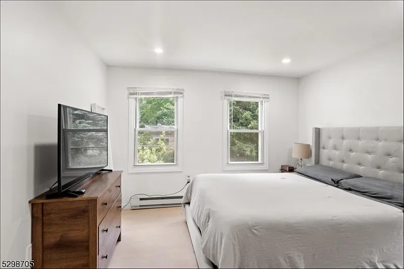 2 bed, 850 sqft, $2,250 — Photo 3