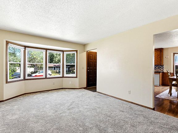 4th image of 678 Case Ave