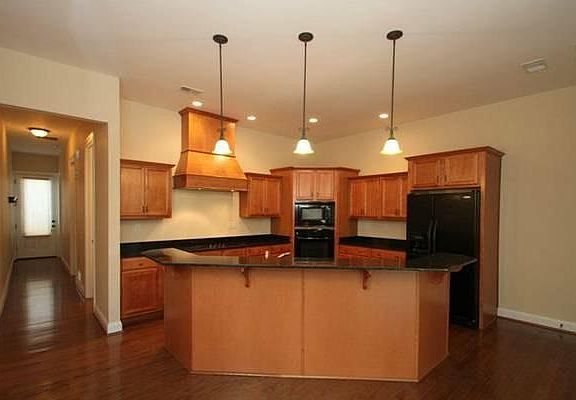 Beautiful Eat-in kitchen with granite countertops