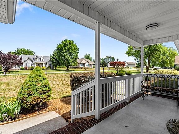 3rd image of 345 River Run Dr