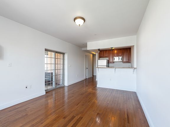 4th image of 2525 Newtown Ave APT 4B