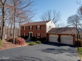 2748 Summit Ridge Rd, Roanoke, VA 24012