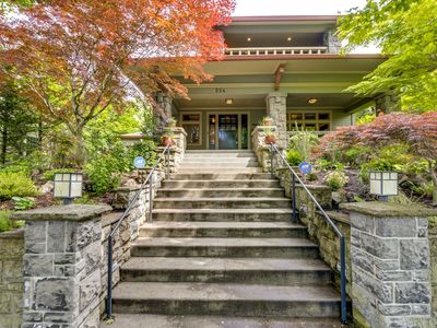 554 NE Royal Ct, Portland, OR, 97232