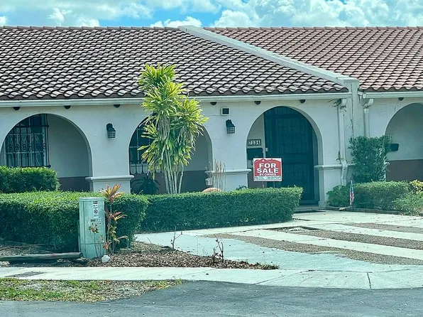 7134 Laurel Ln, Miami Lakes, FL 33014