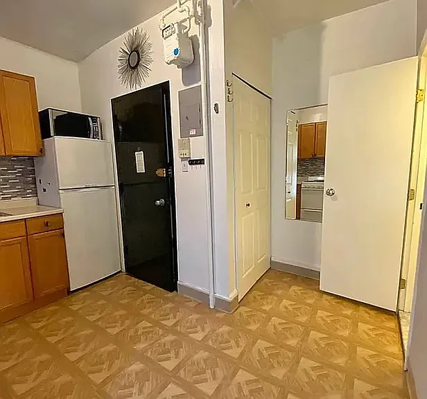 540 W 47th St #7 — Photo 9