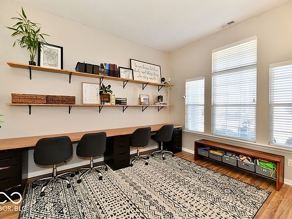 4th image of 53 Knoll Ln