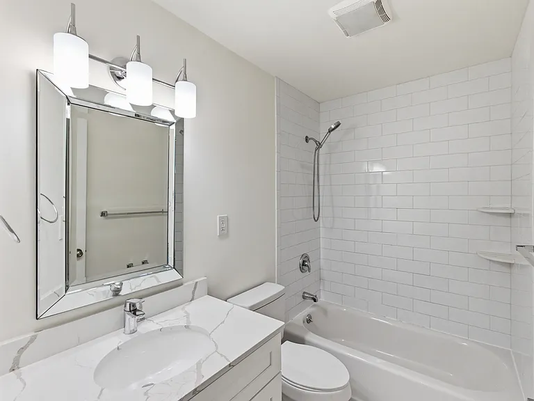 2011 N Reese St #7B — Photo 12