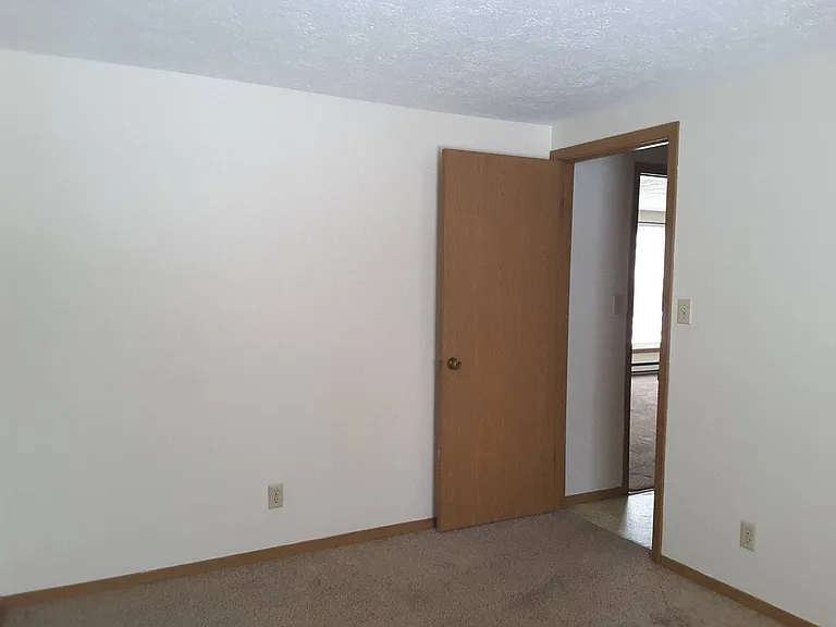 204 S Spring St — Photo 5