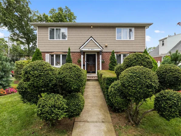 218 Bryant Avenue, New Hyde Park, NY 11040