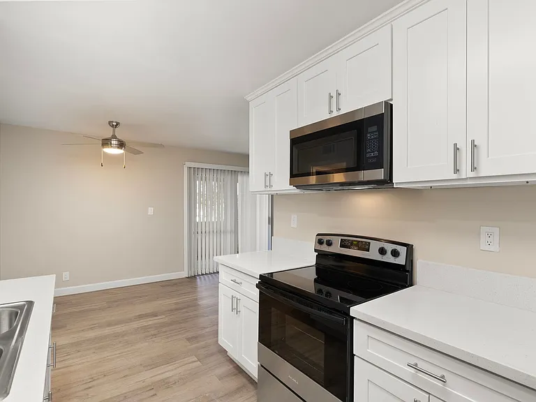 Applewood Apartments — Photo 10