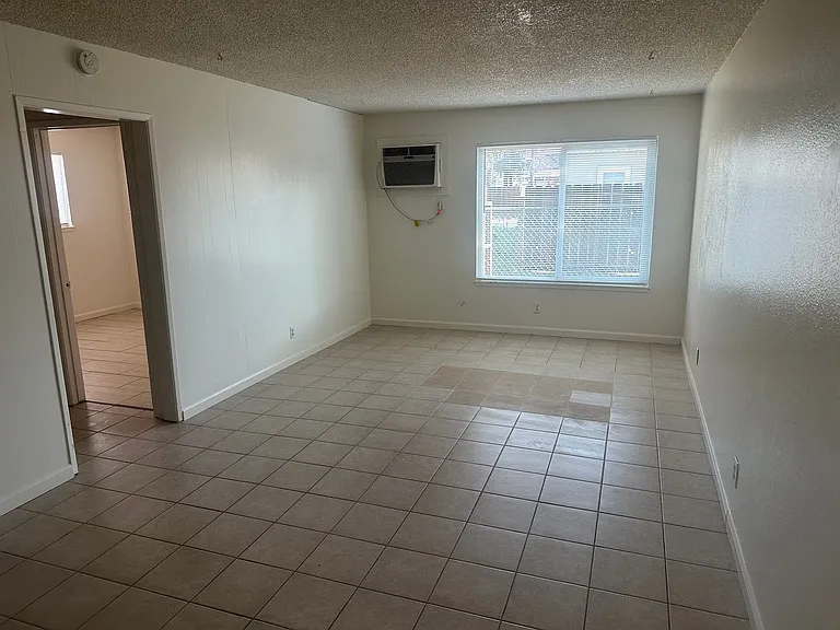 1430 Leonard Ave — Photo 7