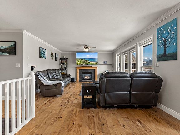 3rd image of 46017 Sherwood Dr
