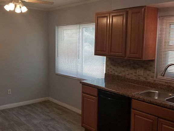 5th image of 1832 Pineland Dr