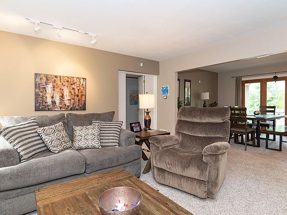 5th image of 1367 Floral Dr