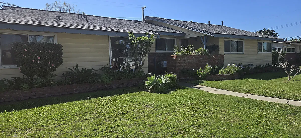 9112 Orangewood Ave — Photo 1