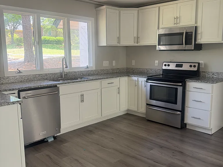2900 Middlesex Rd — Photo 4