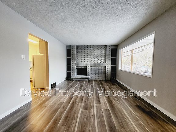 4th image of 10230 150th St NW
