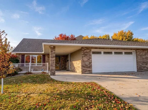 211 Valley View Dr SE, Willmar, MN 56201