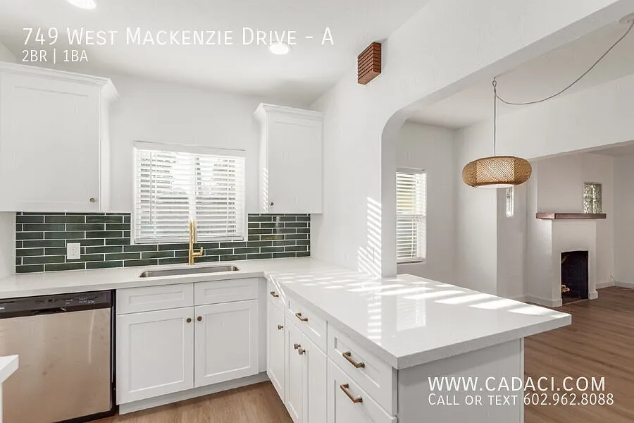 Available Now - Woodlea Melrose Historic District 2 bed 1 bath SFH with detached 2 car garage — Photo 2