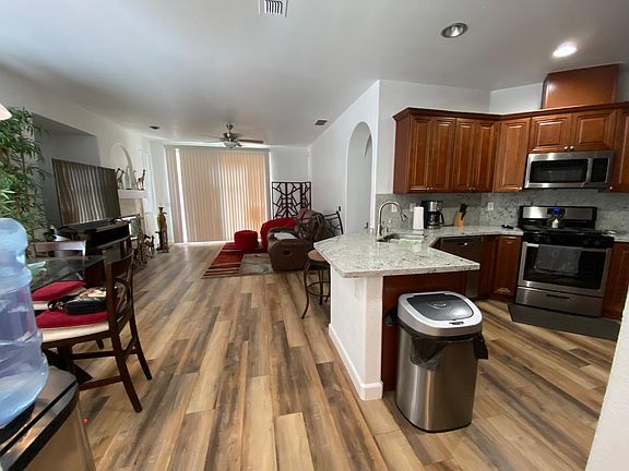 3rd image of 5451 Banfield Dr