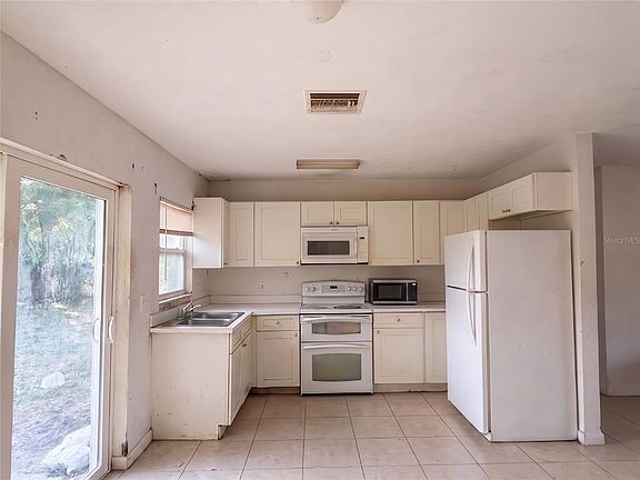 5th image of 1636 SE ARAPAHO AVENUE