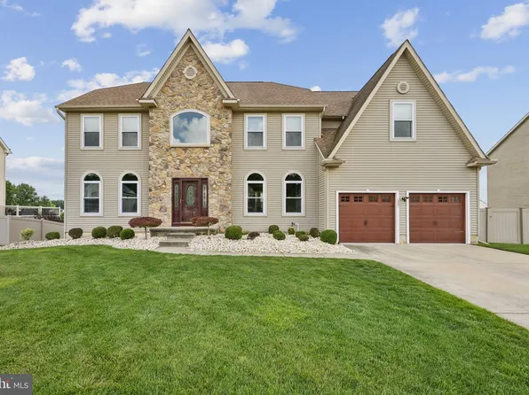 127 White Cedar Dr, Sicklerville, NJ 08081