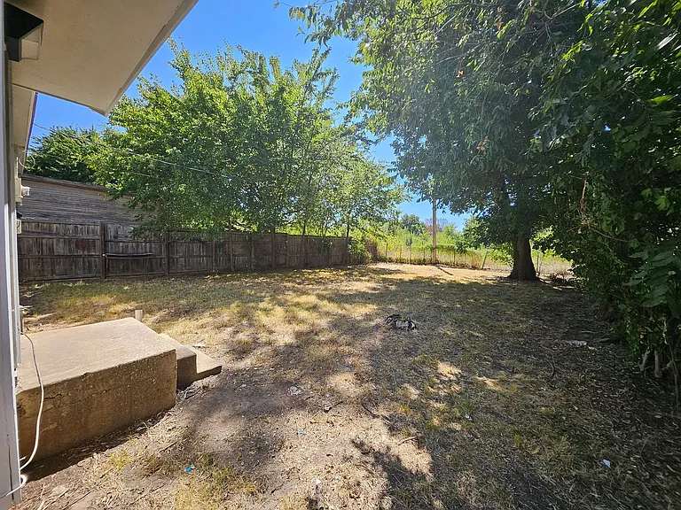 112 W Cedar Ave — Photo 8