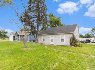 37830 Schoolcraft Rd, Livonia, MI 48150