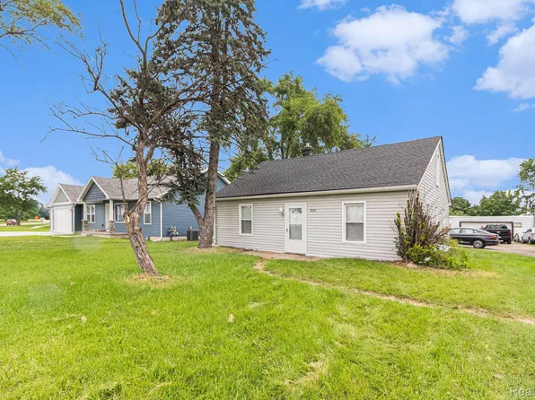 37830 Schoolcraft Rd, Livonia, MI 48150