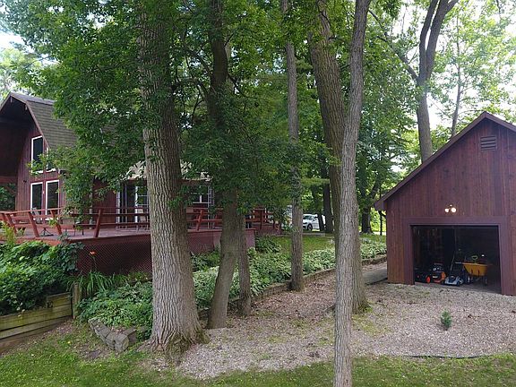 4th image of 410 Zinnia Ave