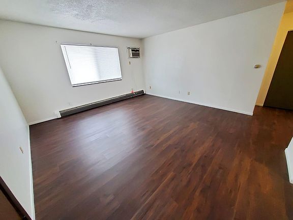 2nd image of 740 Brandon Ave APT 3