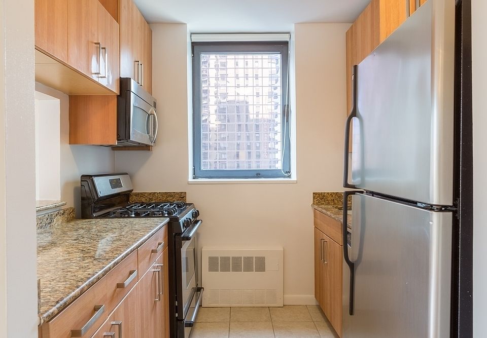 1st image of 235 W 48th St APT 29B