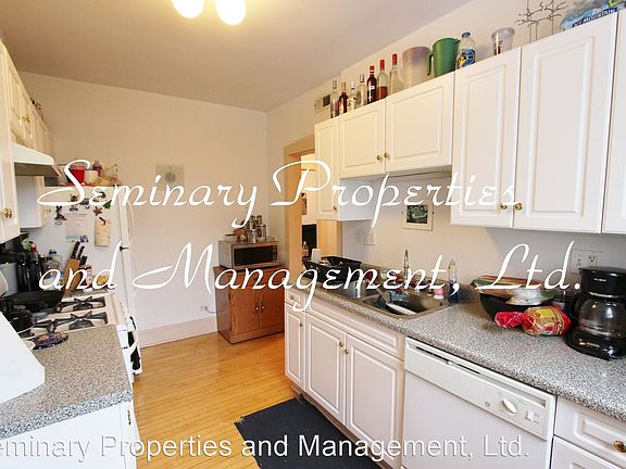 3rd image of 1438 W Belle Plaine Ave #1F