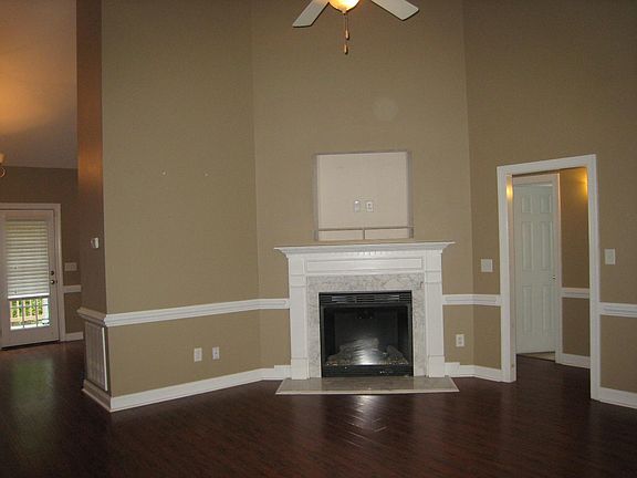 3rd image of 1009 Sebring Dr