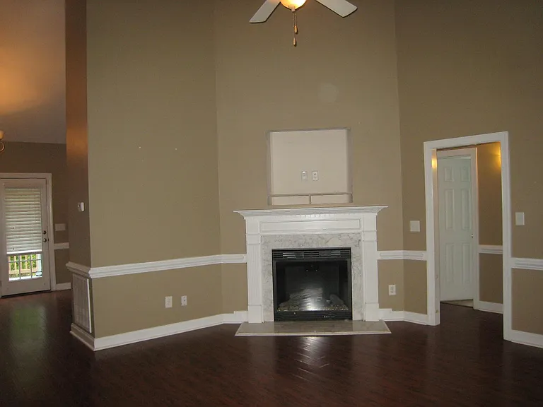 1009 Sebring Dr — Photo 3