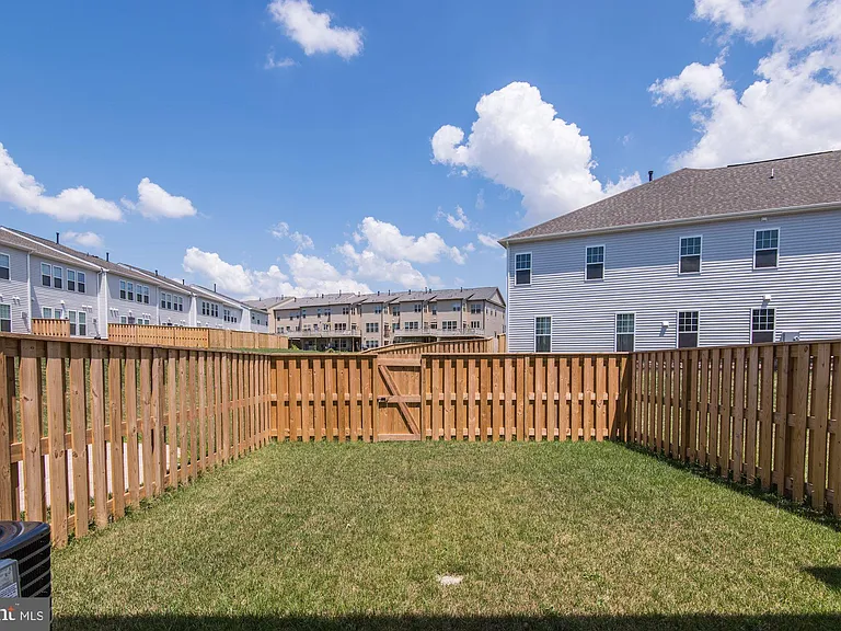42524 Benfold Sq — Photo 42