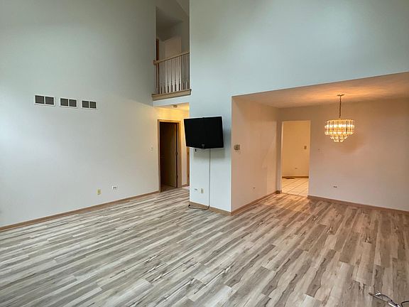 5th image of 11300 Brook Crossing Ct