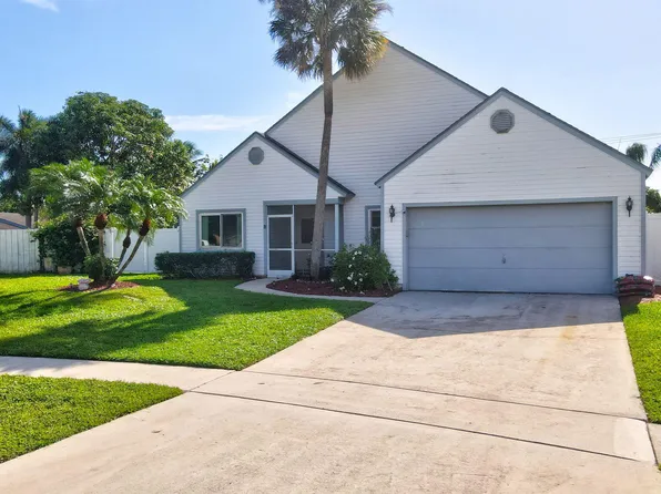 11 Cedar Circle, Boynton Beach, FL 33436