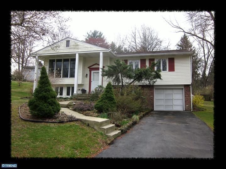 1st image of 5 Devon Ln