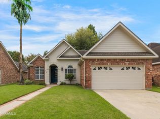 106 Country Morning Ct, Lafayette, LA 70508