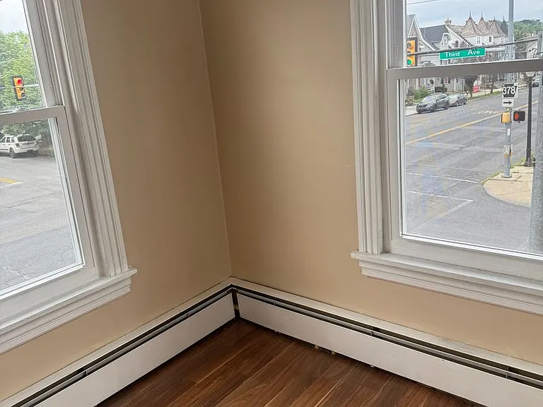 328 W Broad St — Photo 14