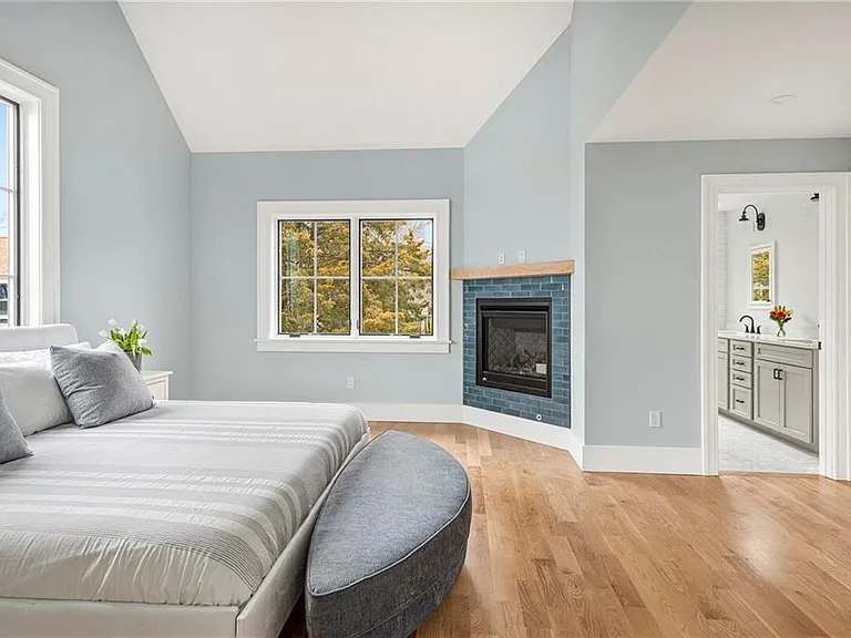 118 Newport Ave — Photo 35